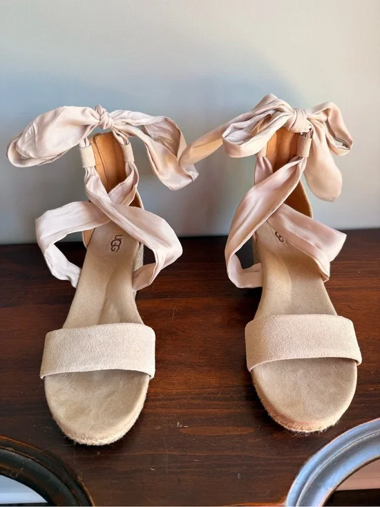 Ugg Trina platform wedge Espadrille sandals. Neutral nude/ivory suede. Size 8