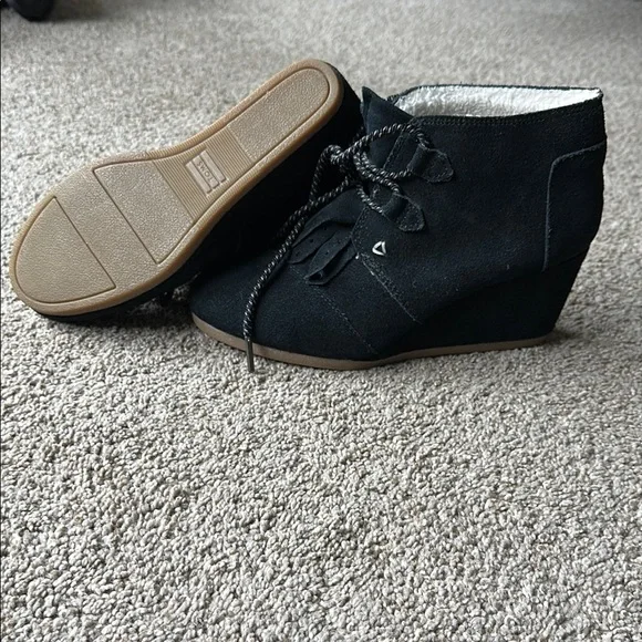 Toms Black Lace-Up‎ Wedge Boots