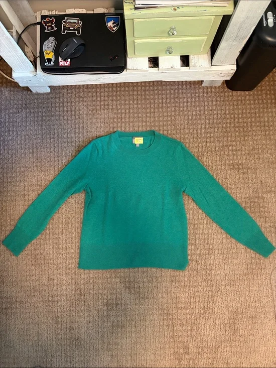 Beautiful KELLY GREEN Classic Cashmere Sweater By J. Crew. Size M