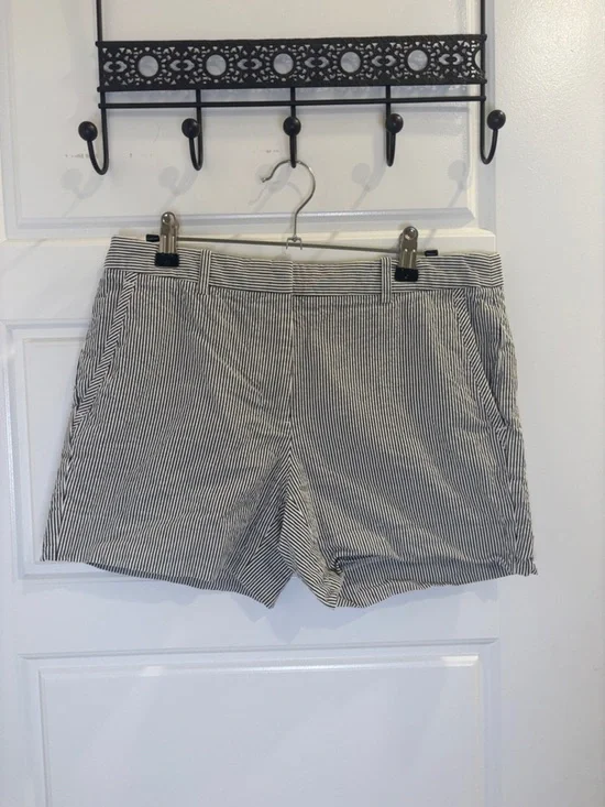 J.Crew Striped Shorts Black White Seersucker Cotton Size 6 Casual Summer