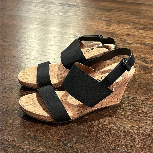 Aerosoles Women’s Black and Tan Wedge Sandals Size 9.5