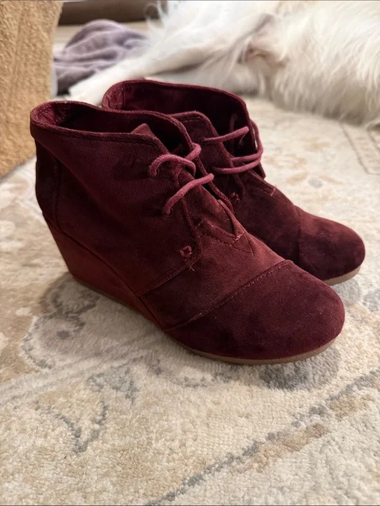 Toms Burgundy Suede Lace-Up Wedge Ankle Boots women’s 6.5