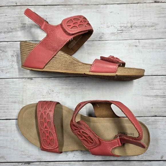 Clarks Bendables Wedge Sandals Laser Cut Leather Womens 9W Coral Pink Strappy