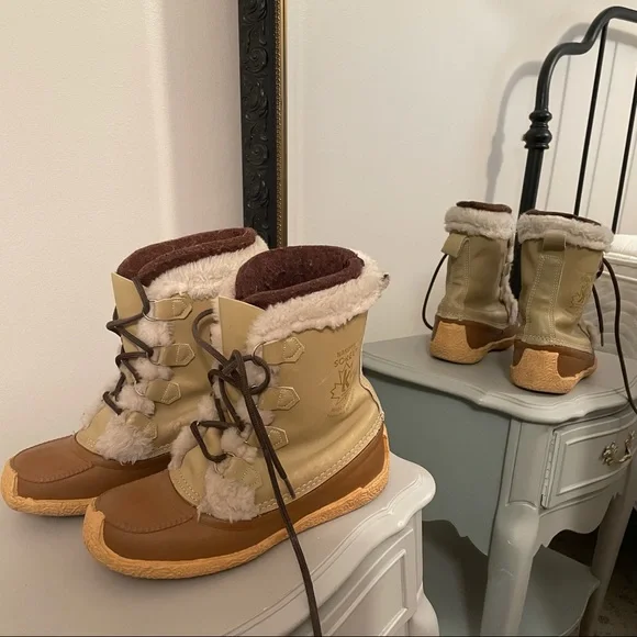 Women's Nanook Sorel Leather Lace Fur Lined Winter Boots Made in Canada