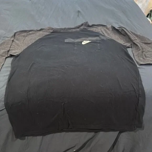Nike Men's Black and Gray Shirt