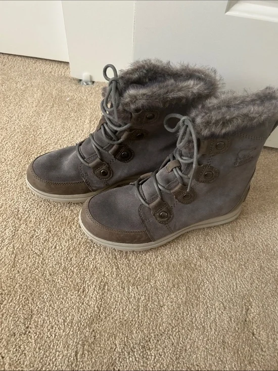 Sorel Women's Gray Faux-Fur Lined Winter Boots, worn once paid $159.00