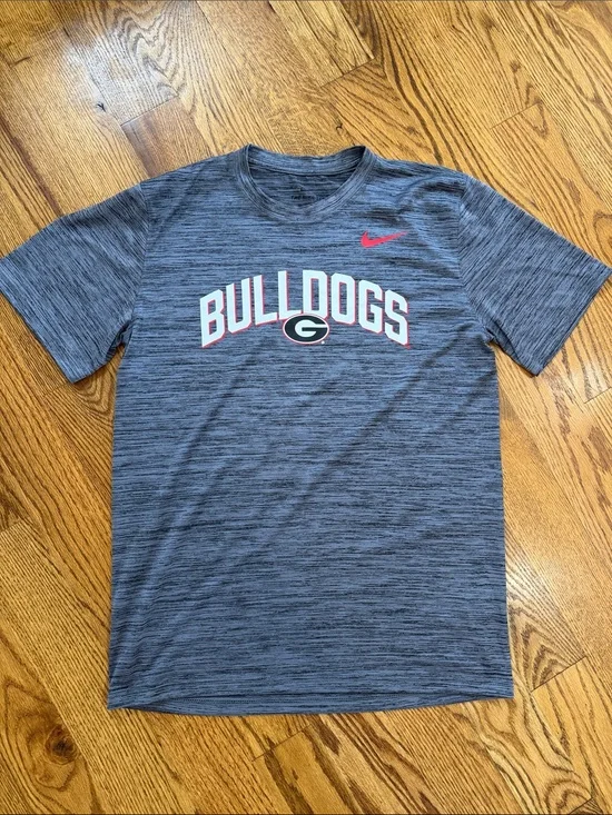Nike Georgia Bulldogs Dri-Fit Shrit. Size Medium. Like New Condition. UGA.