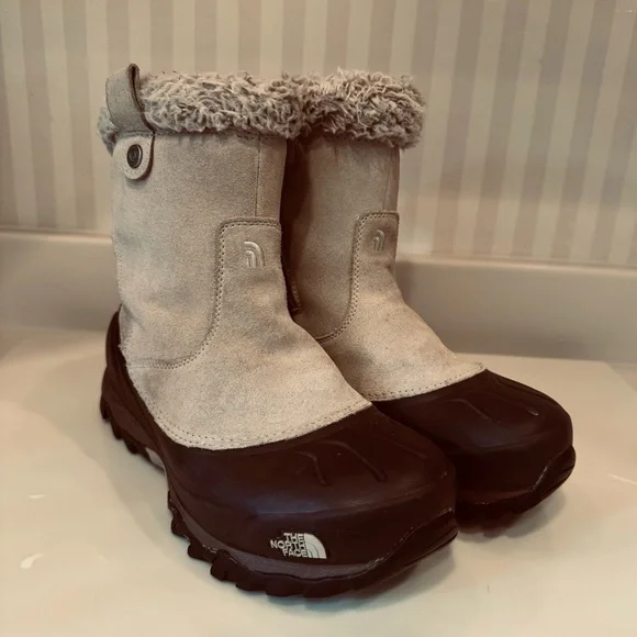 The North Face Women’s Winter Zip Up Snow Boots