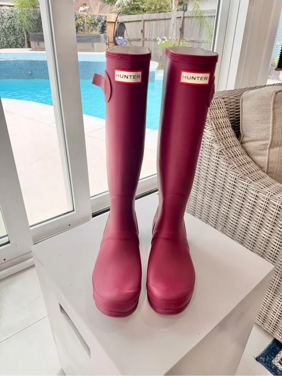Hunter Women's Tall Rain Boots in Berry