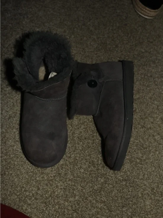 UGG Mini Bailey Button II - Women Size 7
