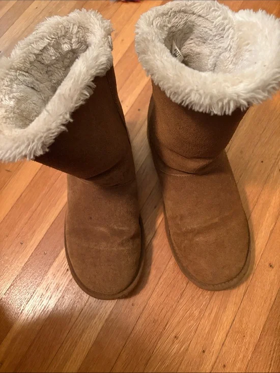Classic Cozy Faux-Shearling Women's Chestnut Boots