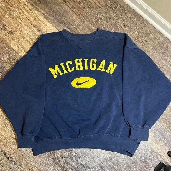 Vintage 1990s Nike university of‎ Michigan sweatshirt Size XL