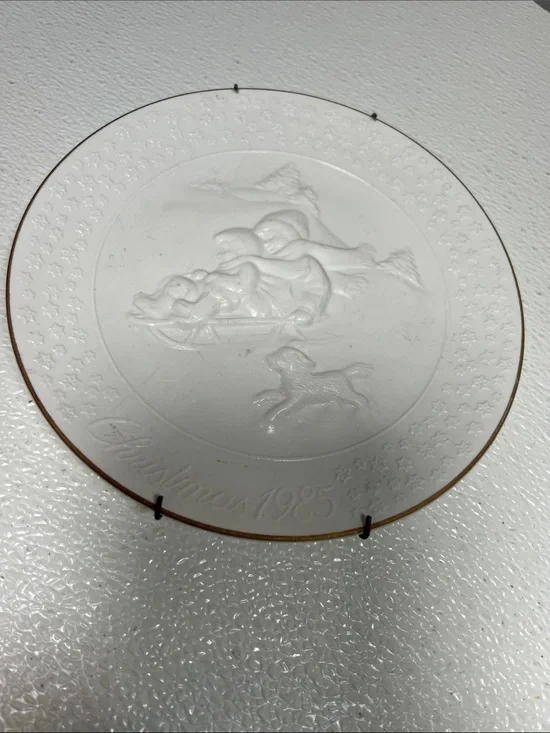 A child's Christmas , Porcelain trimmed 24K gold, A fine collectible AVON, 1985