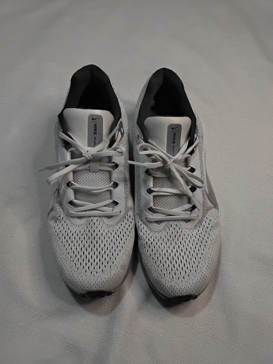 Nike Winflo 11 Men's Lightweight Running Sneakers in Gray and White Sz 11.
