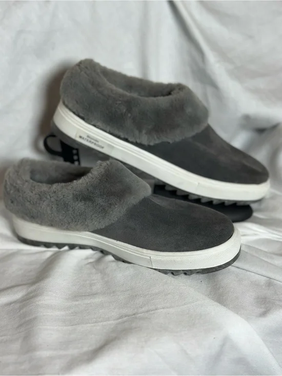Women’s Blondo Gray Suede Slip-On Shearling-Lined Waterproof Shoes-Mules Size 7M