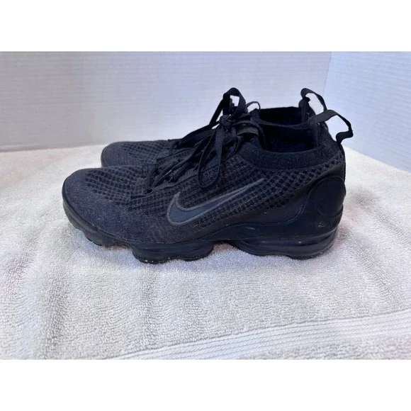 Nike Air Vapormax 2021 FK Triple Black Flyknit Sneakers DB1550-001 5.5Y
