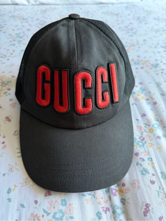 Gucci Men’s Black Baseball Cap with Red Embroidered Logo