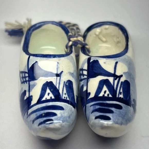 Vintage‎ Pair of Delft Dutch Holland Miniature Blue Clog Shoes Porcelain 2.5