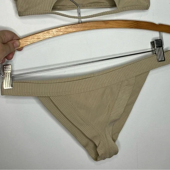 Frankie’s Bikinis tan ribbed bikini bottoms‎ size large