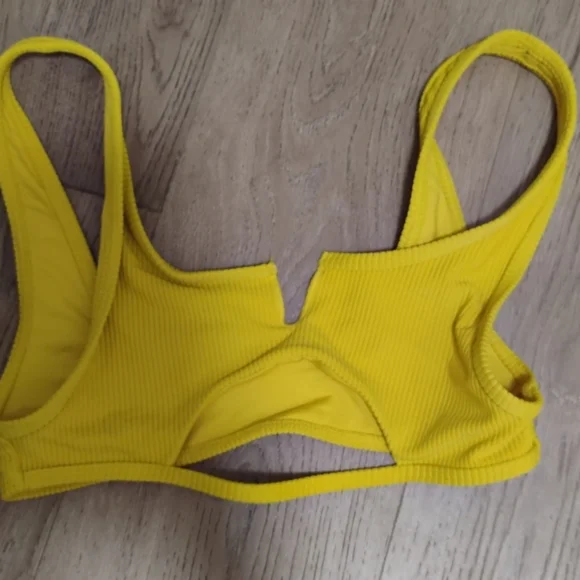 Frankie's Bikinis Women Yellow Ribbed Notched Neckline Cutout Bikini Top Sz M