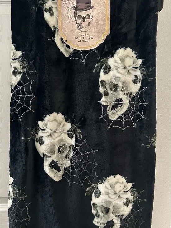 Blanket Skull & Rose Design Spiderweb Metallic Plush Foil Throw Black 60x70” New
