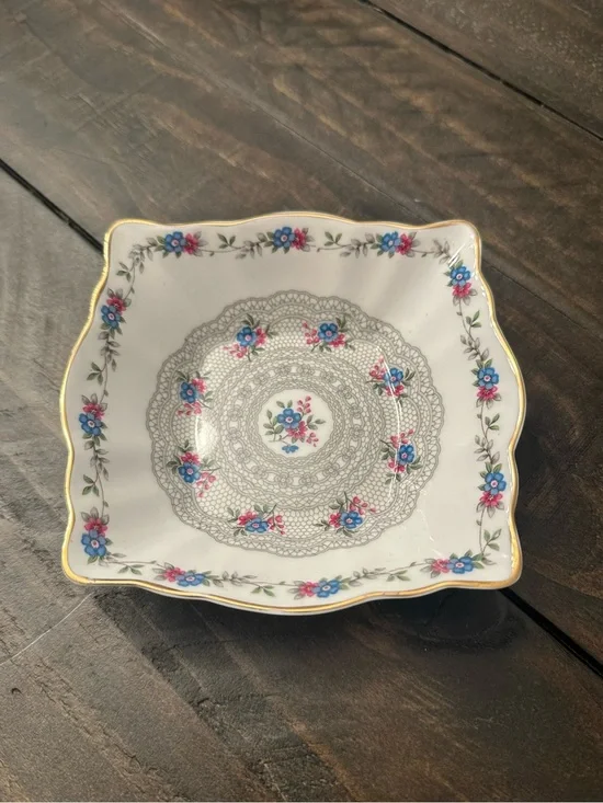Vintage Tuscan Honiton Lace Trinket Dish Fine English Bone China