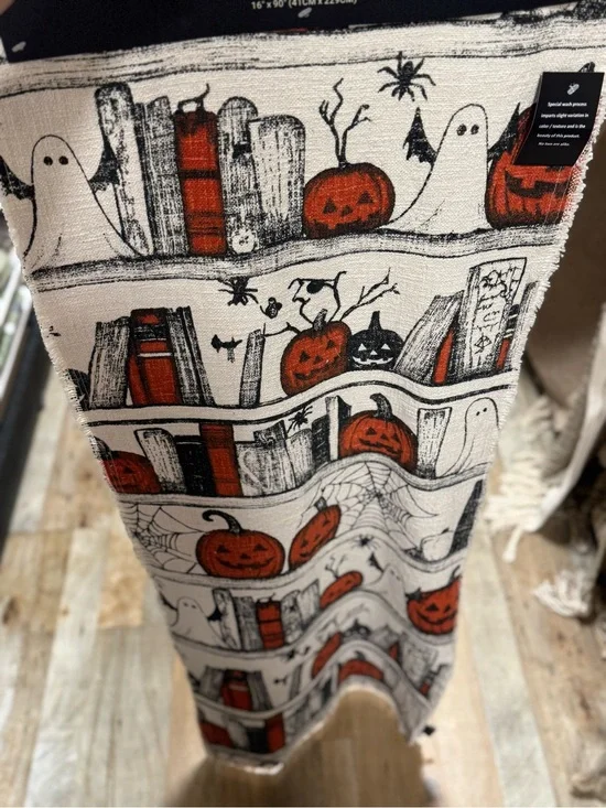 Halloween Pumpkin & Ghost Decorative tanle tunner- Cream and Orange