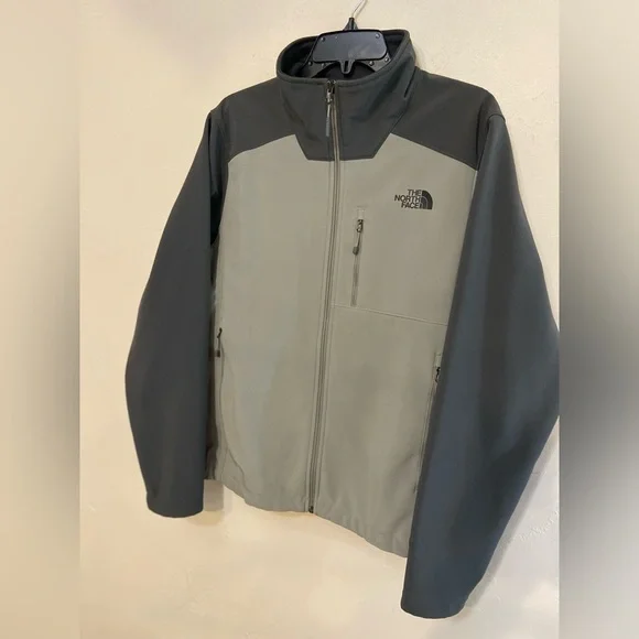North Face~Men’s Lightweight Neoprene Jacket~ Full Front Zip Closure~Size S/P
