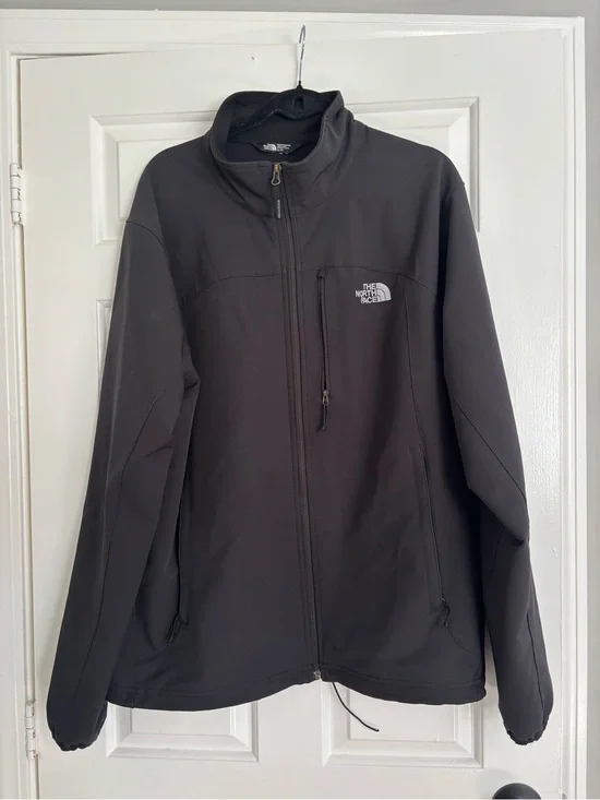 The North Face Men’s Black Softshell Full Zip Jacket - Size XL - Like New