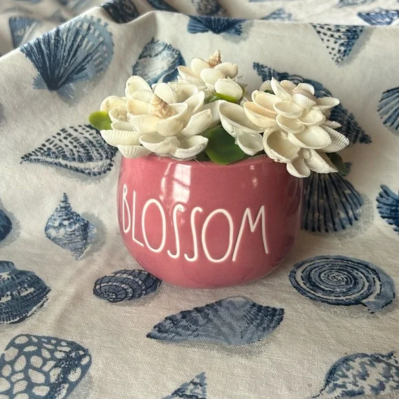 Hand crafted sea shell flowers arrangement in a‎ Rae Dunn pot