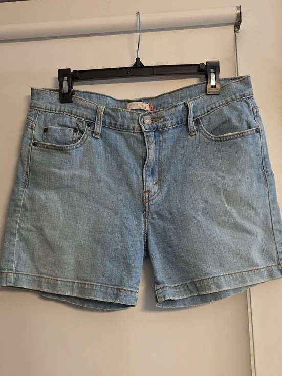 Vintage 2006 Levi's Light Wash Denim Women's Shorts