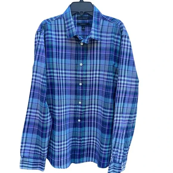 BANANA‎ REPUBLIC. Slim fit, Untucked, Long Sleeve Shirt. Size Medium