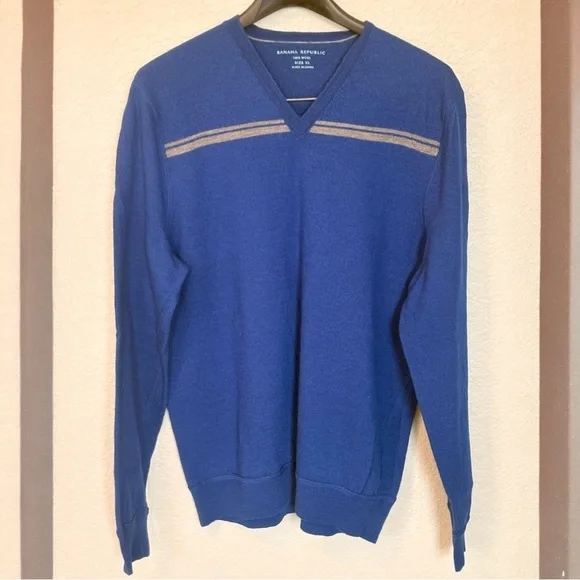 Banana Republic Men's V-Neck 100% Wool Sweater in Blue‎ with Gray Stripes