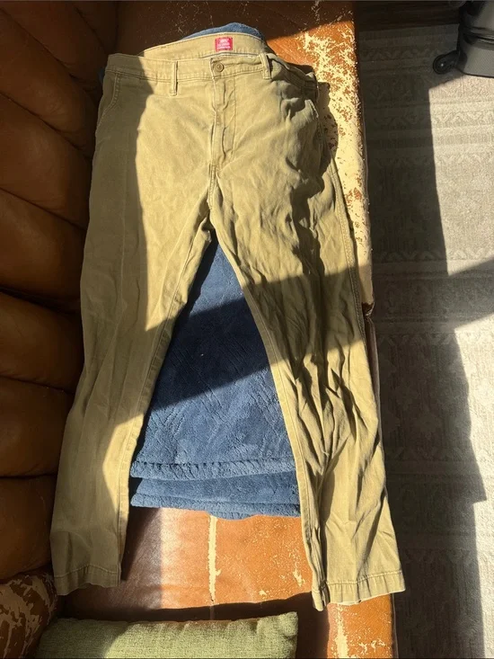 Levi's Men’s Tan Chino Pants