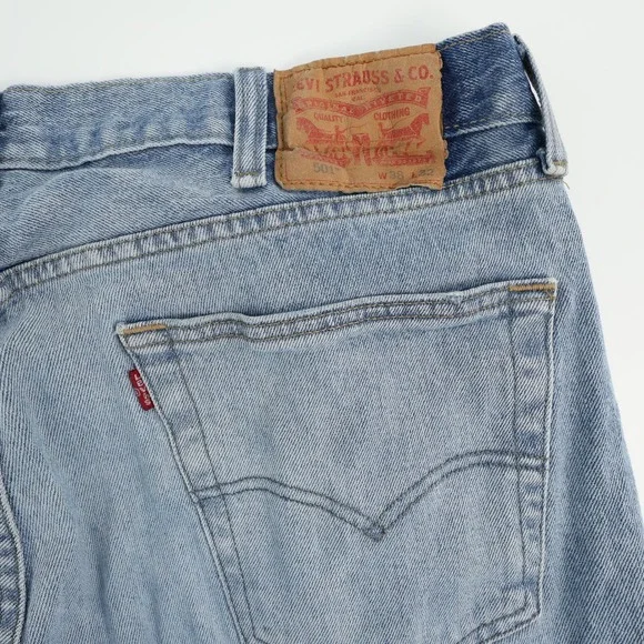 Levis 501 Mens Light Wash Denim Jeans Classic Fit 38x32 Button Fly‎