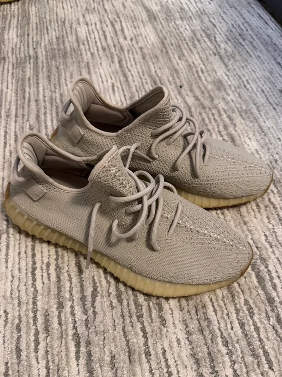 adidas Yeezy Boost 350 V2 knit sneakers size 11.5
