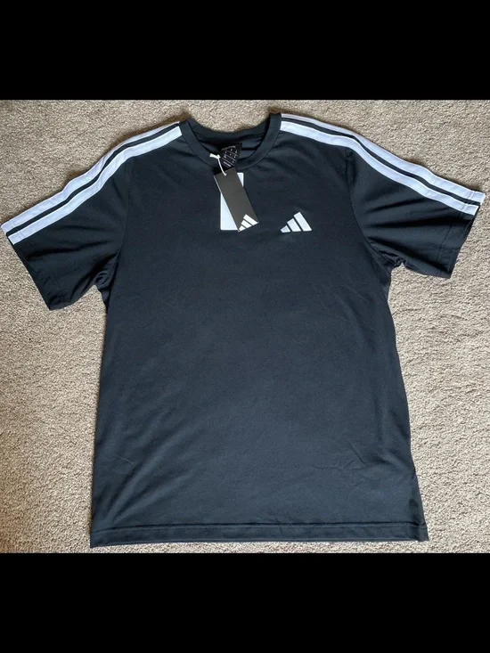 NWT Men’s Adidas Black Short Sleeve Tee with White Stripes.Size Medium