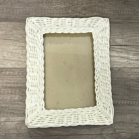 White Wicker✨ Picture‎ Frame Boho Cottagecore ✨VTG Black Velour Back
