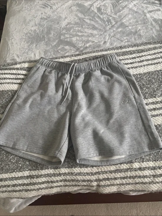 ALO Yoga women’s Light Grey Athletic Lounge Shorts