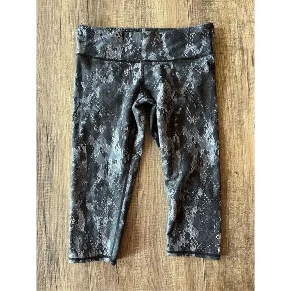Alo Yoga High Waist Airbrush Capri Legging - Snake Print Size Small