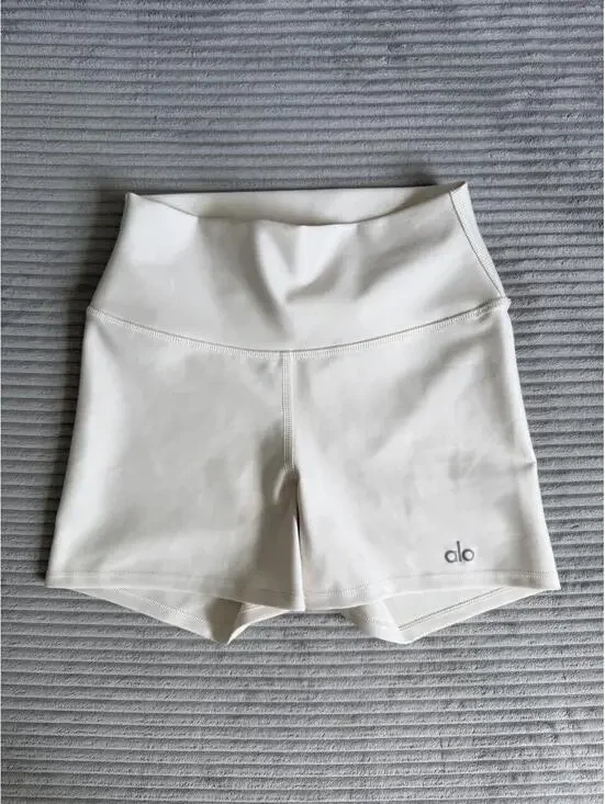 Alo Yoga shorts size XS