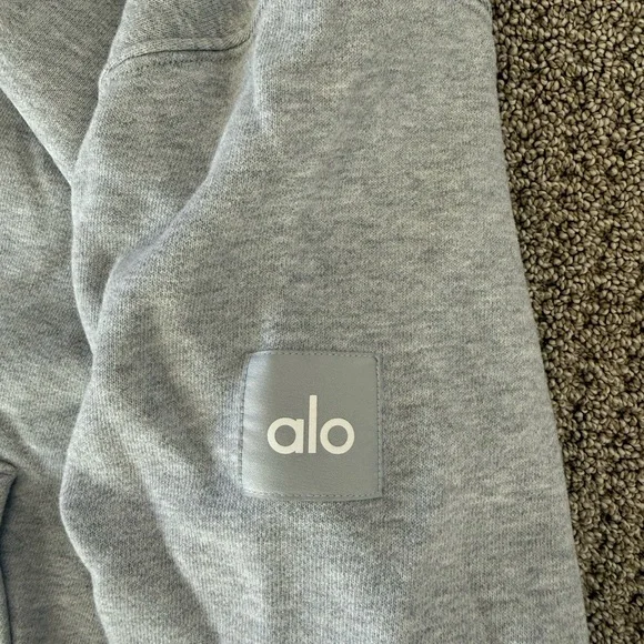 Heather grey heavy weight Alo hoodie
