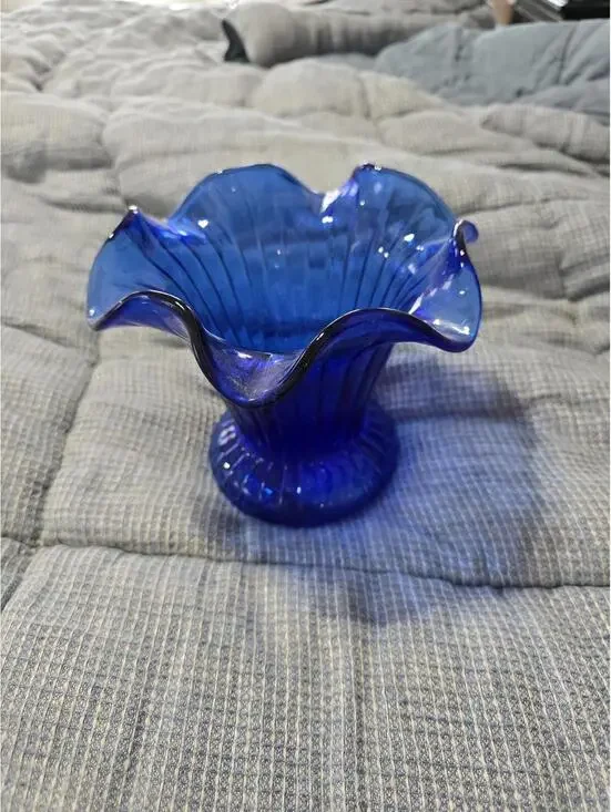 Fenton art glass vase in blue