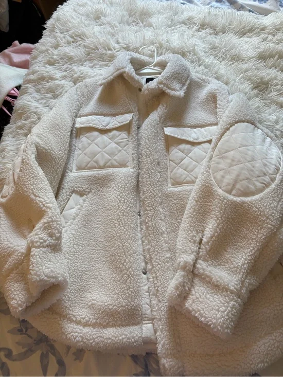 ALO Yoga Cream Teddy Sherpa Jacket with Quilted Pockets