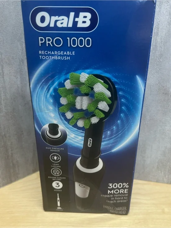 Oral-B Pro 1000 Black Electric Rechargeable Toothbrush Sealed and Brand New