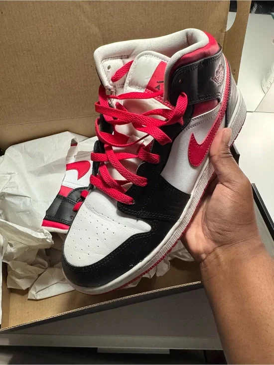 Jordan 1 Mid