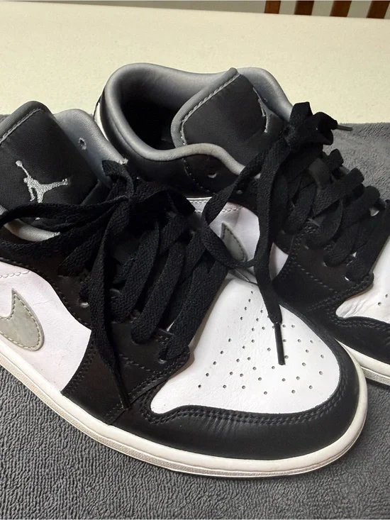 Jordan Low-Top Sneakers in Black, White, Gray