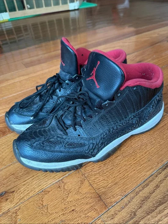Air Jordan 11 Retro Low IE 'Black Charcoal Red' 2011
