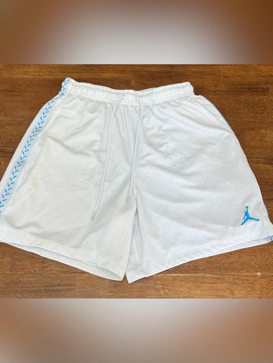 Jordan Men’s Medium Athletic Shorts White Carolina Blue 6” Inseam Basketball