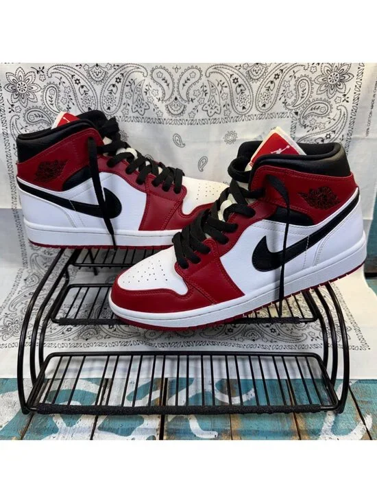 Nike Air Jordan 1 Mid Chicago White Gym Red Black 554724-173 Men’s Size 8 EUC